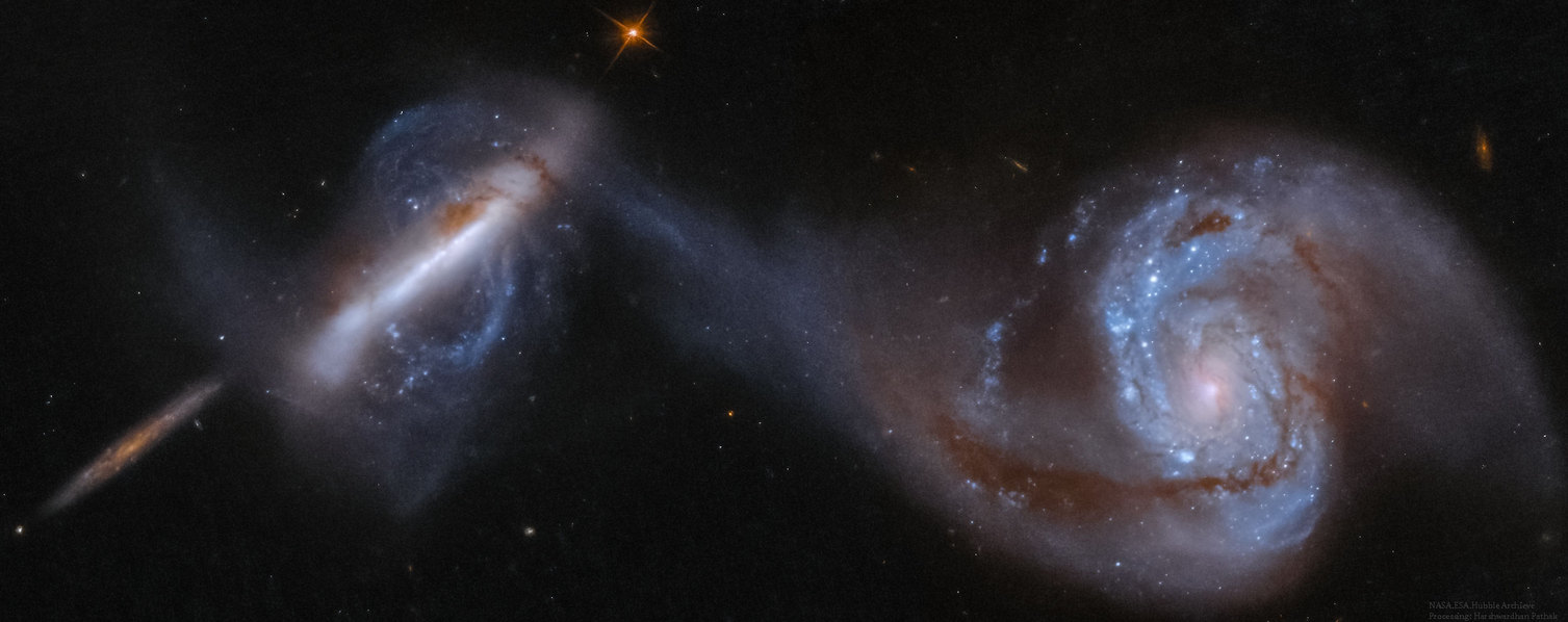Na ilustracji: Układ Arp 87, czyli NGC 3808A i NGC 3808B: zderzające się ze sobą galaktyki sfotografowane teleskopem Hubble'a. Źródło: APOD / NASA, ESA, Harshwardhan Pathak. 