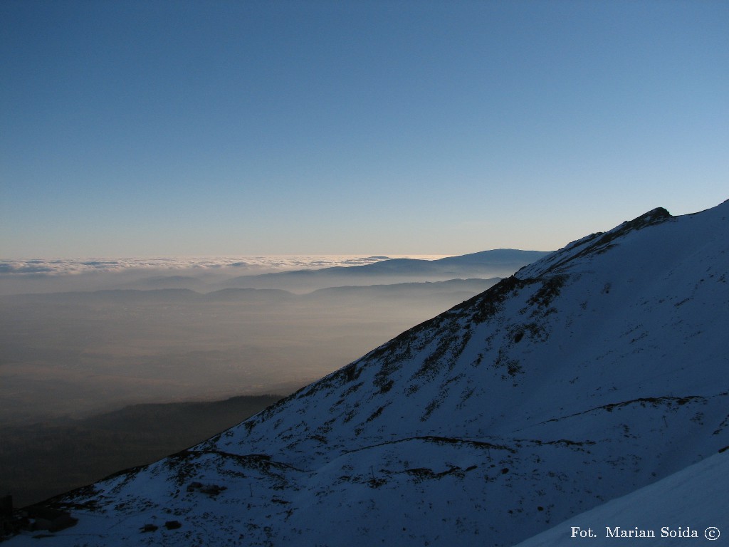 Niskie Tatry za Łomnicką Granią ze zbocza Huncowskiego Szczytu