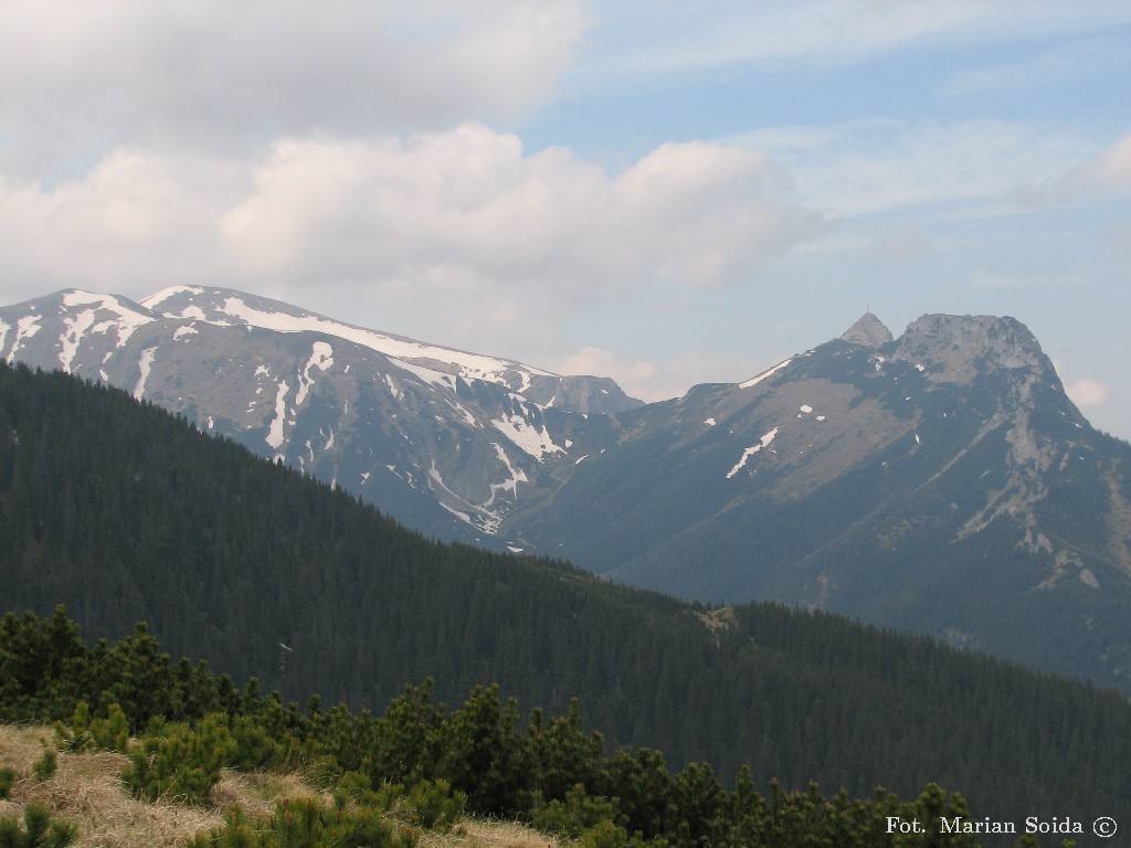 Czerwone Wierchy i Giewont z Karczmiska