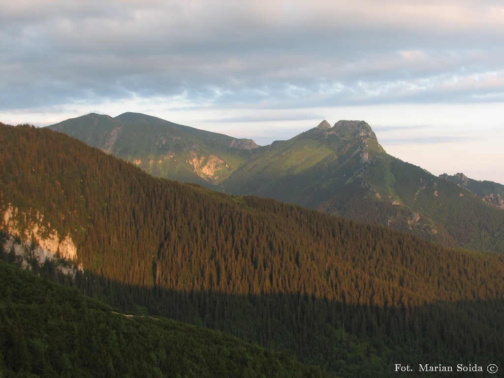 Giewont i Czerwone Wierchy z Karczmiska