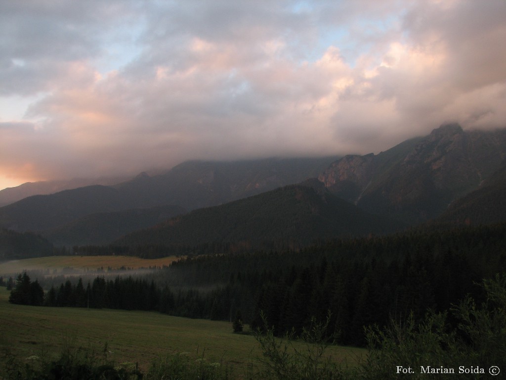 Bielskie Tatry o wschodzie