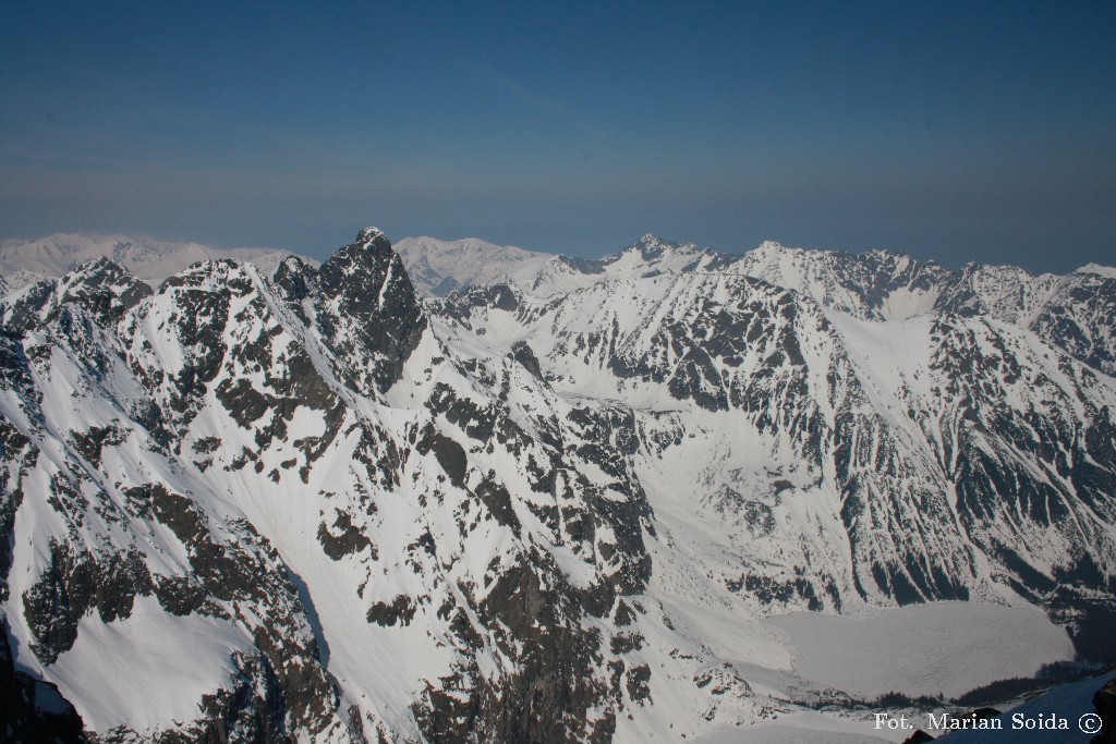 Mięguszowieckie Szczyty, Morskie Oko z Przełęczy pod Rysami