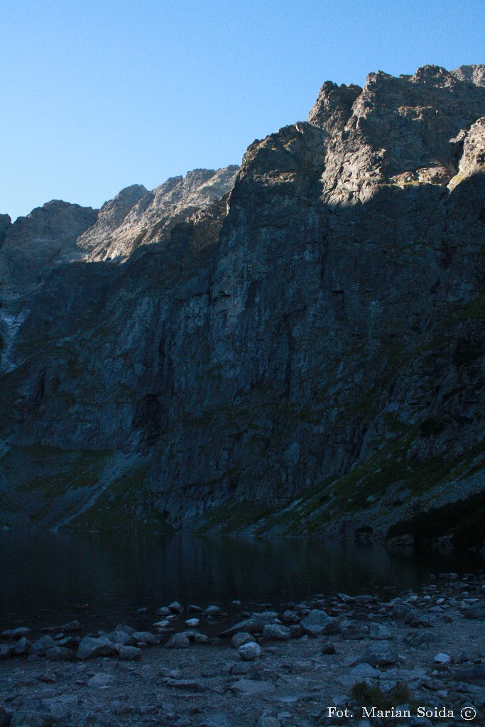 Kazalnica Mięguszowiecka nad Czarnym Stawem pod Rysami